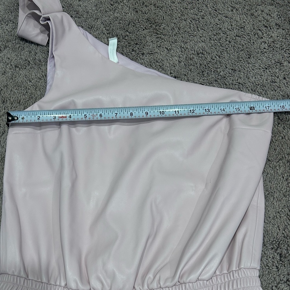 AMANDA UPRICHARD short romper. Size medium. - Picture 12 of 13